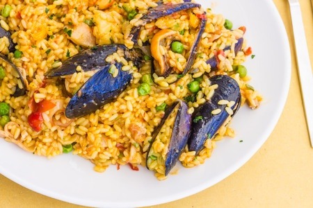 Tres-Amigos-Seafood-Paella-Spectrum-Stone-Designs